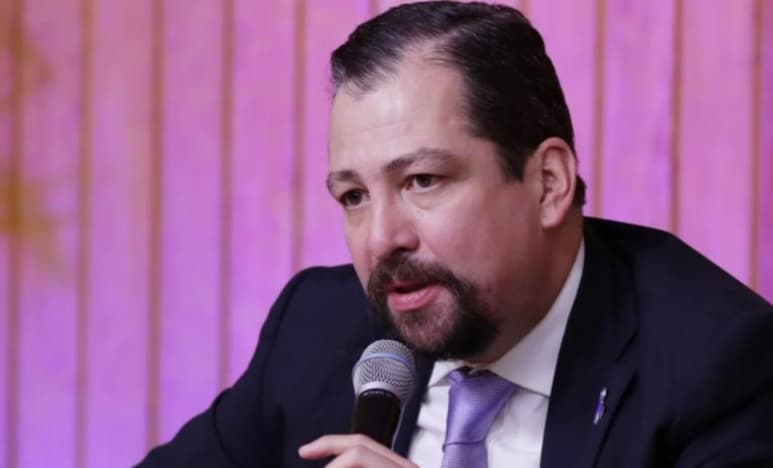 El magistrado presidente del Tribunal Electoral del Poder Judicial de la Federación (TEPJF), José Luis Vargas Valdez, reafirmó su postura de defensa de las candidaturas de Félix Salgado Macedonio y Raúl Morón, precandidatos de Morena a las gubernaturas de Guerrero y Michoacán, respectivamente, al considerar que el Instituto Nacional Electoral (INE) violó sus derechos. (ESPECIAL)