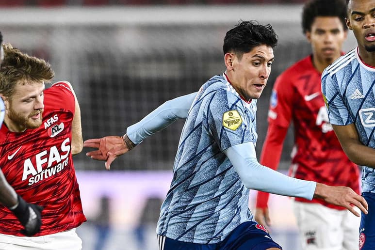 Edson Álvarez, volante que milita en el Ajax de Ámsterdam de la Eredivisie, reclamó que a los futbolistas mexicanos que están en Europa, 'los critican sin saber qué estamos pasando acá'. (ARCHIVO)