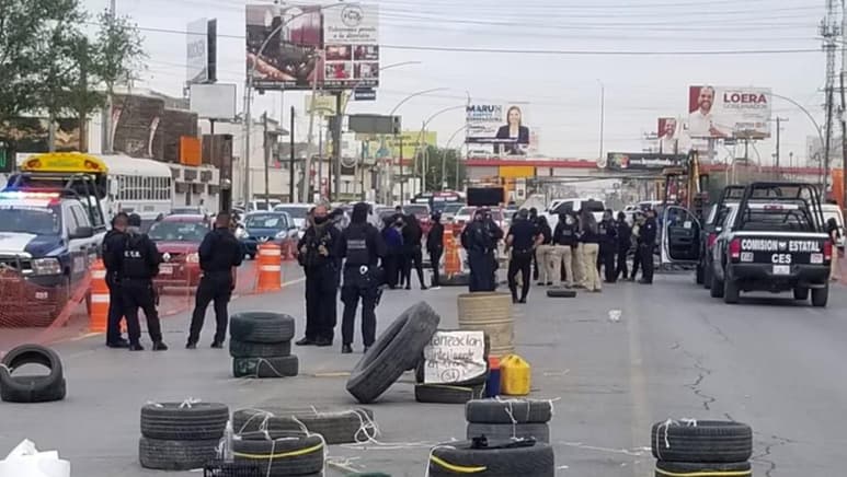 La candidata del PRI a la alcaldía de Ciudad Juárez, Adriana Fuentes Téllez, fue arrestada durante la mañana de este día luego de participar en una manifestación para tratar de impedir la continuación de una obra que realiza el Gobierno del Estado en una de las principales avenidas de la ciudad. (ESPECIAL)