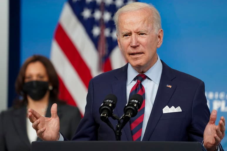 El presidente Joe Biden habló el martes por teléfono con el mandatario ruso Vladimir Putin, a quien le increpó sobre el aumento de la presencia militar rusa a lo largo de la frontera con Ucrania. (ARCHIVO)