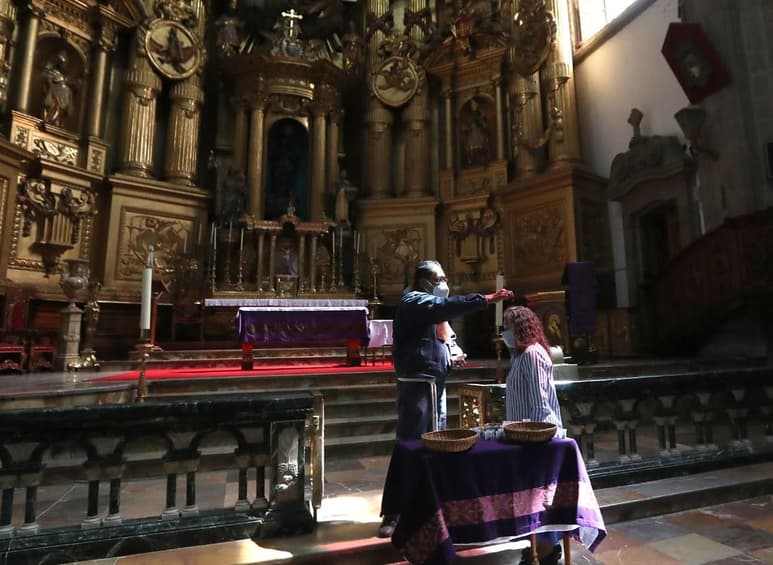 La Conferencia del Episcopado Mexicano (CEM) se manifestó con respecto a la actualización de contenidos de los libros de texto gratuitos, afirmó que el gobierno está impulsando esta iniciativa de una manera breve y sin fundamento científico. (ARCHIVO)