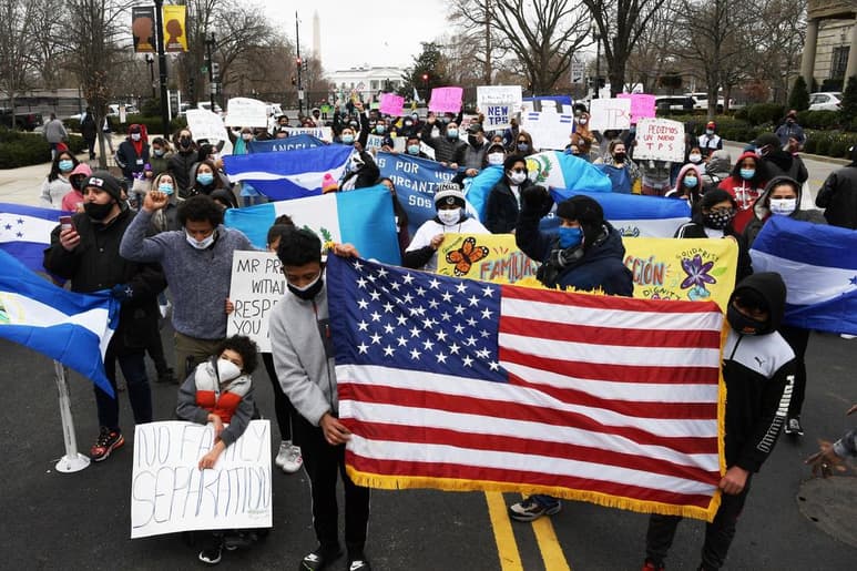 Líderes de la diáspora venezolana en Florida (EUA) urgieron este martes a los senadores republicanos apoyar una ley federal que brinda la residencia permanente en Estados Unidos a beneficiarios del Estatus de Protección Temporal (TPS), que incluye también a centroamericanos y haitianos, entre otro inmigrantes. (EFE)