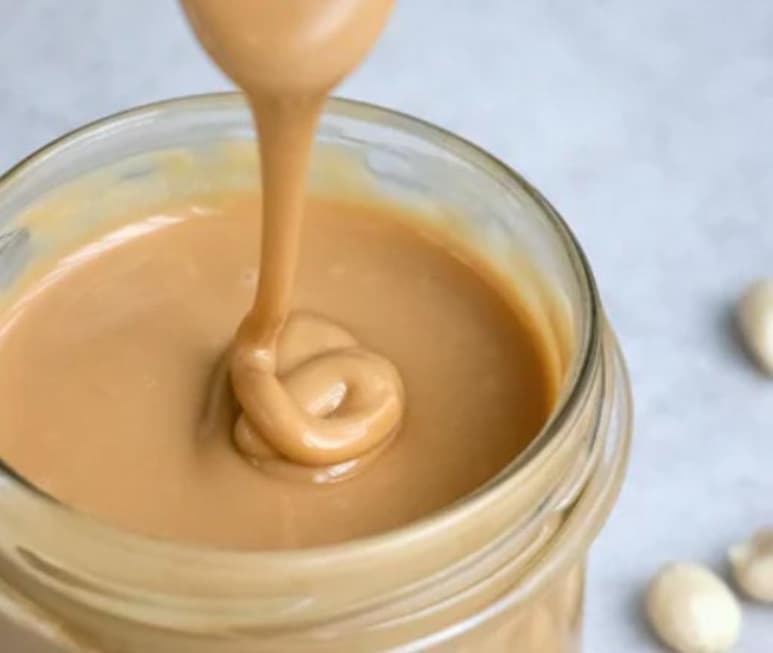 La crema de cacahuate es, sin duda, una gran alternativa para complementar nuestra alimentación. Es rica en nutrimentos como proteína vegetal y grasas insaturadas o grasas buenas, que ayudan a disminuir el colesterol 'malo'. (Especial)