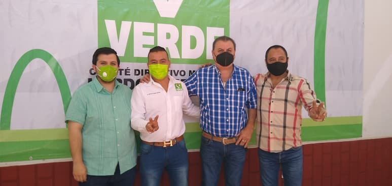 El INE no dejó participar a Gerardo Pantoja Enríquez (i) como candidato al Distrito 13 local.