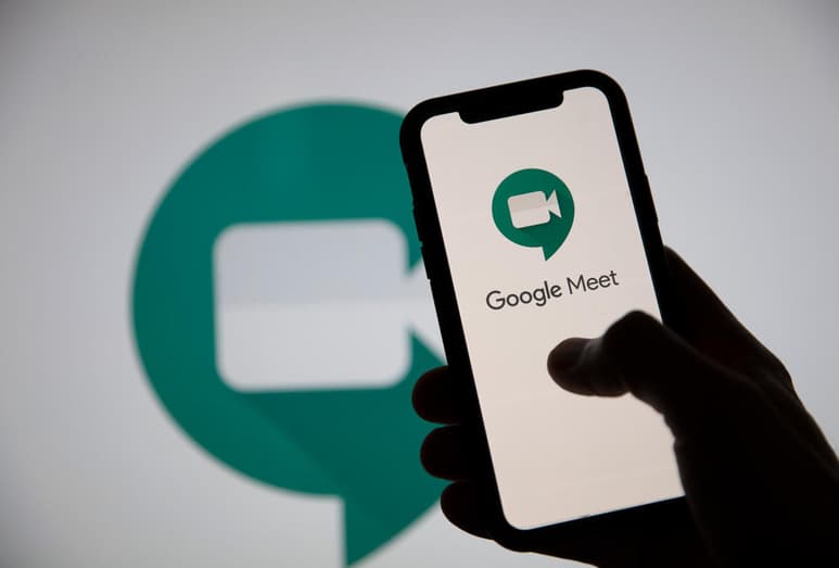 Pese a que la plataforma continuará de manera gratuita para los usuarios, tal como lo ha hecho desde el año pasado, las videollamadas comenzarán a restringirse (ESPECIAL)