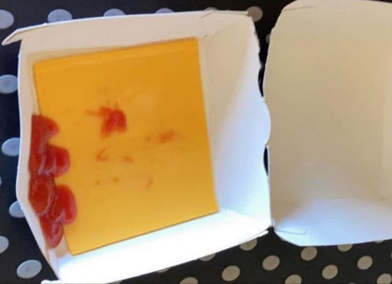 Pidió una ‘Cajita feliz’ de McDonald’s para su hijo de 7 años. (INTERNET)