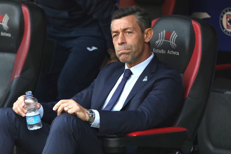 Pedro Caixinha, fue cuestionado sobre si hay interés en Chivas, o en él, para llegar al equipo que actualmente atraviesa un mal momento bajo el mando de Víctor Manuel Vucetich. (ARCHIVO)
