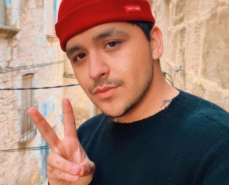A sus 22 años Christian Nodal se encuentra muy enamorado de Belinda, lo que está causando estragos a la hora de componer debido que en este momento no puede pensar en temas como el desamor, así que pide ayuda en sus redes sociales. (Instagram)