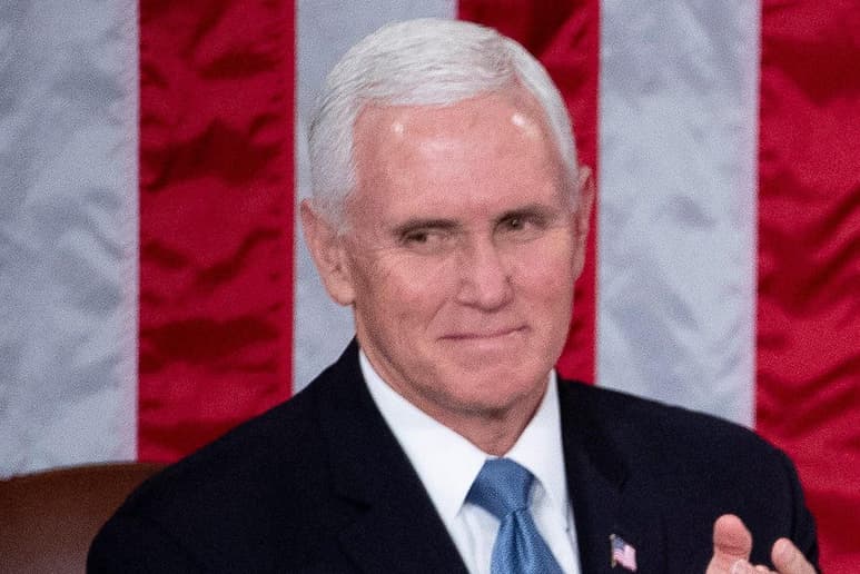 El exvicepresidente de EUA Mike Pence superó con éxito una operación de corazón en la que los cirujanos le colocaron un marcapasos, informó este jueves su oficina en un comunicado. (EFE)
