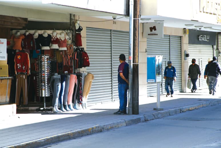 Los pequeños comercios se mantienen trabajando con una baja utilidad, debido a que las personas tienen poco margen para hacer compras. (EL SIGLO DE TORREÓN)