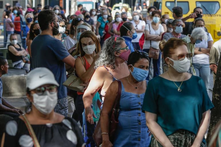 La pandemia de COVID-19 está camino de alcanzar el mayor pico de infecciones registrado hasta ahora, a menos que la curva se doblegue rápidamente, advirtió hoy el director general de la Organización Mundial de la Salud (OMS), Tedros Adhanom Ghebreyesus. (ARCHIVO) 
