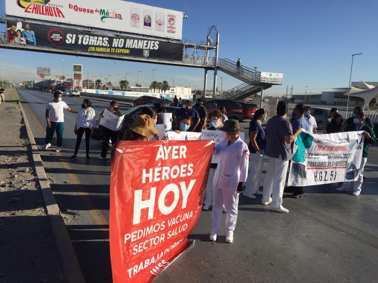 Fue alrededor de las 8:50 horas de este viernes que un grupo de aproximadamente 50 trabajadores de las distintas áreas, se plantearon en el bulevar frente a la ExpoFeria en el cuerpo que dirige a Lerdo.
(EL SIGLO DE TORREÓN)