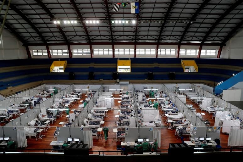 Por primera vez desde el inicio de la pandemia del coronavirus, las personas menores de 40 años son mayoría entre los pacientes ingresados en las UCI de Brasil, país que vive una segunda ola más virulenta y letal que la primera, con una media de 3,000 fallecidos por día. (EFE)