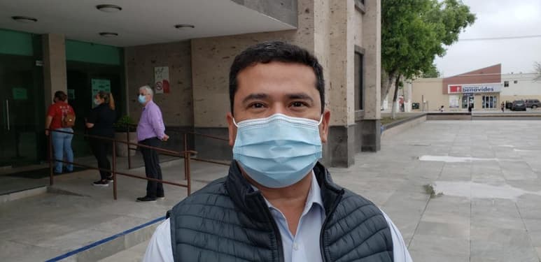 Flores Hurtado aseguró que está garantizado el biológico para la vacunación de los maestros y señaló que se les aplicará la vacuna de la farmacéutica Cansino, que es una vacuna de una sola aplicación.