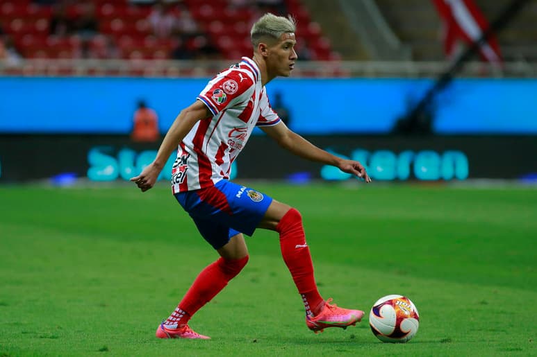 El jugador de las Chivas, Uriel Antuna confesó que prefiere regresar a jugar al futbol europeo que ganarlo todo con Chivas, porque no le “gustan las cosas fáciles”. (JAM MEDIA)