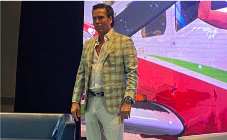 Para Roberto Palazuelos los límites no existen y muestra de ello es su nueva marca de ropa y accesorios, que surgió de su popular reality show. El actor señaló en la presentación de su marca que sus aspiraciones no se quedan en ser un empresario pues buscará ser gobernador de Quintana Roo, lugar en el que reside desde hace varios años y en el que es dueño de tres hoteles. (ESPECIAL)