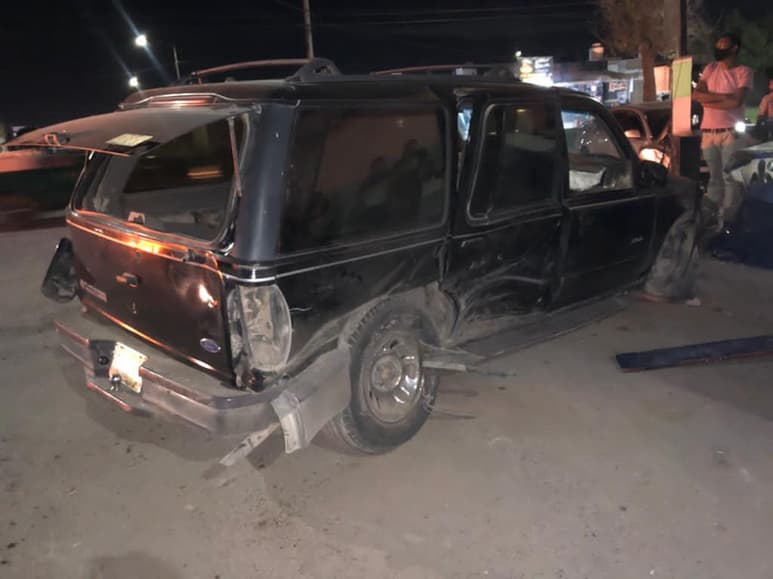 Los primeros reportes indicaron que una camioneta Ford Explorer, color negro, modelo 1996, que era conducida por Julio César de 33 años de edad, se desplazaba de norte a sur por la calle Santa Fe.
(EL SIGLO DE TORREÓN)