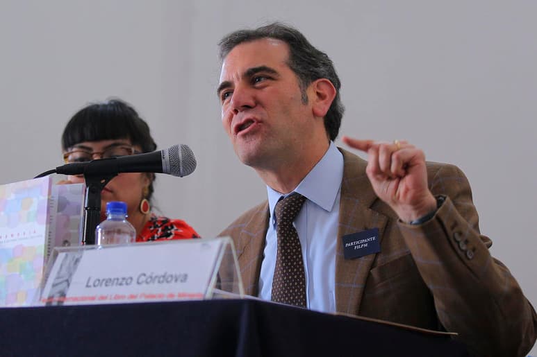 La solicitud de iniciar juicio político en contra de los consejeros del Instituto Nacional Electoral (INE), Lorenzo Córdova Vianello y Ciro Murayama Rendón, se basará en que cometieron violaciones al artículo 41 y a la proporcionalidad que señala el 22 de la Constitución, confirmó el coordinador de Morena en la Cámara de Diputados, Ignacio Mier Velazco. (ARCHIVO)