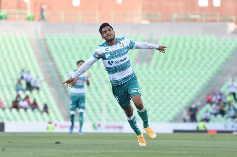 Eduardo Aguirre recibió la confianza de volver a la titularidad, y le respondió a Guillermo Almada con dos tantos. (JESÚS GALINDO)