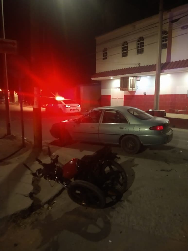 Los vehículos fueron retirados del lugar con la ayuda de una grúa y depositados en un corralón de la ciudad de Torreón. (EL SIGLO DE TORREÓN)