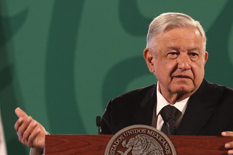 Señaló que en vez de frenar la migración con medidas coercitivas, se le debe de ordenar, 'y evitar que se utilice a los niños, que no haya violencia, que no haya desgracia. Hay que dar una opción, una alternativa'.