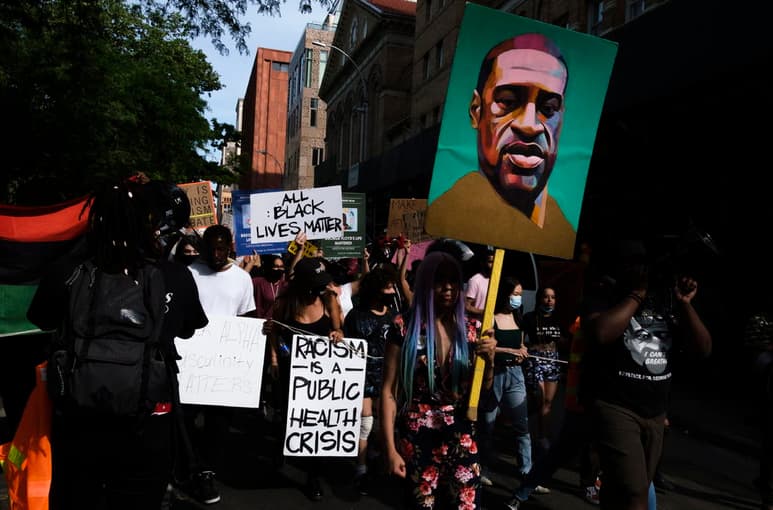  Los alegatos finales en el juicio contra el expolicía Derek Chauvin, acusado de asfixiar hasta la muerte al afroamericano George Floyd en mayo de 2020, terminaron este lunes en Mineápolis (Minesota, EUA), y el juicio queda visto para sentencia a la espera de la deliberación del jurado. (ARCHIVO)