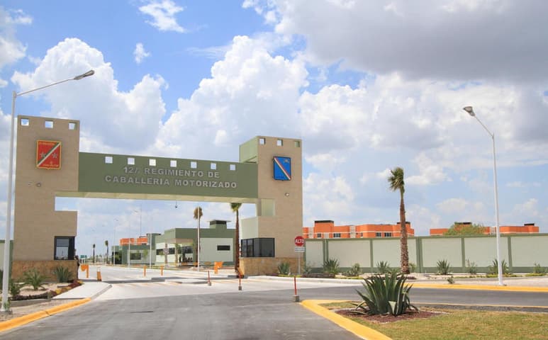 Tras el arribó de 82 mil dosis de vacunas CanSino a Coahuila y su distribución a nueve puntos de vacunación en la entidad; entre ellos cinco mil 552 dosis para los municipios que comprenden la Jurisdicción Sanitaria 01 con sede en Piedras Negras, este martes iniciará el proceso de vacunación de maestros y maestras. (RENÉ ARELLANO)