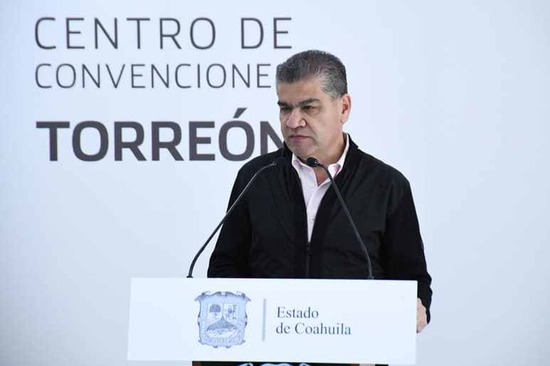 El gobernador opinó sobre las descalificaciones que han recibido los consejeros del INE por parte de Félix Salgado Macedonio. (FERNANDO COMPEÁN)
