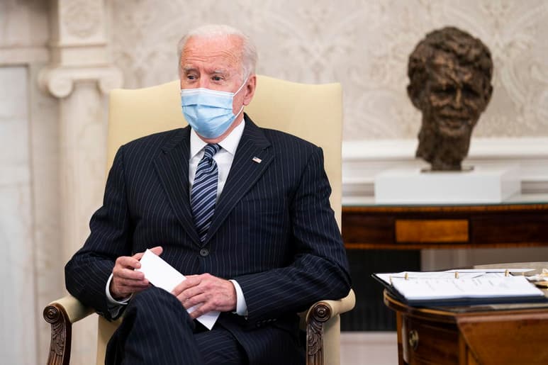 El presidente estadounidense, Joe Biden, llamó a la familia de George Floyd este lunes, coincidiendo con el inicio de las deliberaciones del jurado en el juicio contra Derek Chauvin, el expolicía acusado de matar al afroamericano, informó este martes la portavoz de la Casa Blanca. (ARCHIVO)