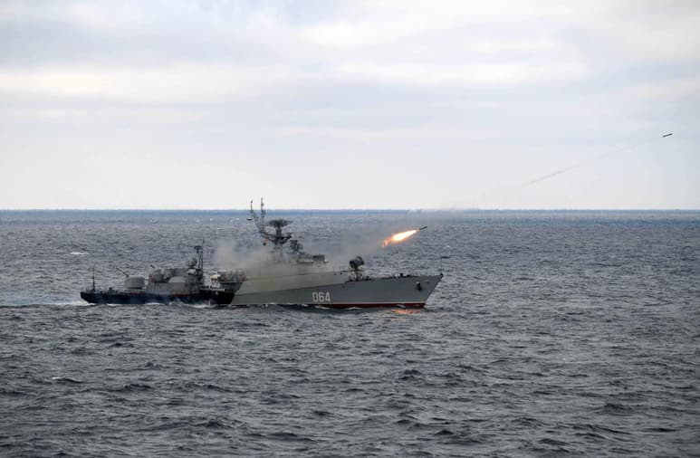 Rusia insistió el martes en que tiene el derecho de limitar la navegación de buques de Armadas extranjeras frente a Crimea, a pesar de las denuncias de Ucrania y las críticas occidentales. (ARCHIVO)