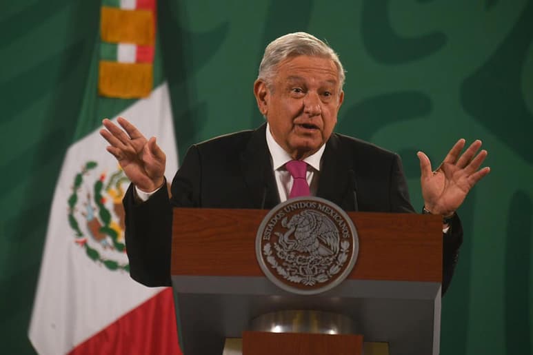 México sigue siendo uno de los países 'más peligrosos y mortíferos' para ejercer el periodismo. Y en el gobierno de Andrés Manuel López Obrador no se han emprendido las reformas necesarias para 'frenar la espiral de violencia' contra los medios, advierte Reporteros Sin Fronteras (RSF) en la edición 2021 de su Clasificación Mundial de la Libertad de Prensa. (ARCHIVO) 
