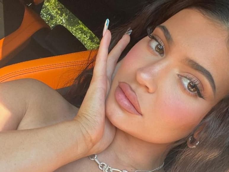 La empresaria estadounidense sorprendió con su belleza en Instagram (@KYLIEJENNER)