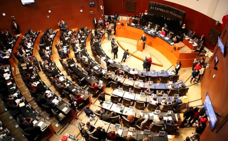Con 118 votos a favor y 2 abstenciones, el Senado de la República aprobó la nueva regulación del outsourcing y prohibir la subcontratación ilegal a través de agencias de empleo. (ARCHIVO)