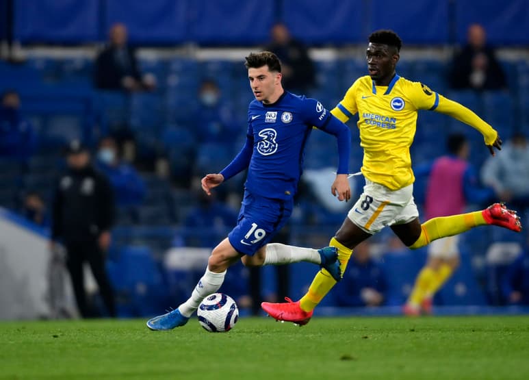 El Chelsea, rival del Real Madrid en las semifinales de la Liga de Campeones, regresó a los puestos de acceso a la máxima competición continental pese a ser incapaz de pasar este lunes del empate (0-0) en casa ante el Brighton, en un encuentro marcado por las protestas de los aficionados en contra de la Superliga y que obligaron a retrasar el inicio del encuentro quince minutos sobre la hora prevista
(EFE)