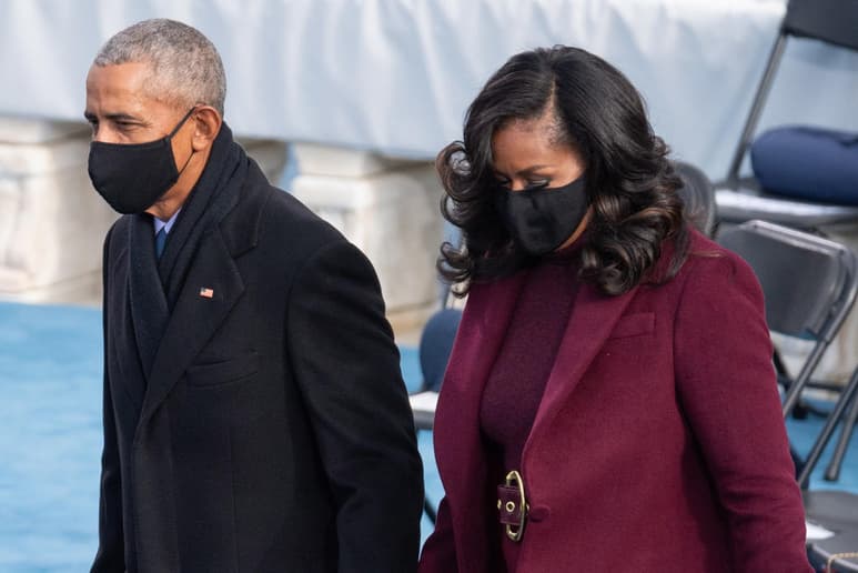 El expresidente estadounidense Barack Obama (2009-2017) y la ex primera dama Michelle Obama aplaudieron este martes la sentencia de culpabilidad para el ex policía blanco Derek Chauvin por la muerte de George Floyd, pero consideraron que la 'verdadera justicia' exige aceptar que 'los afroamericanos son tratados de una manera diferente'. (EFE)