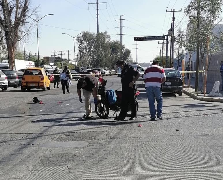 El accidente sucedió alrededor de las 09:20 horas de la mañana del miércoles en el cruce del bulevar Valle del Guadiana y calzada Carlos Herrera Araluce.
(EL SIGLO DE TORREÓN)