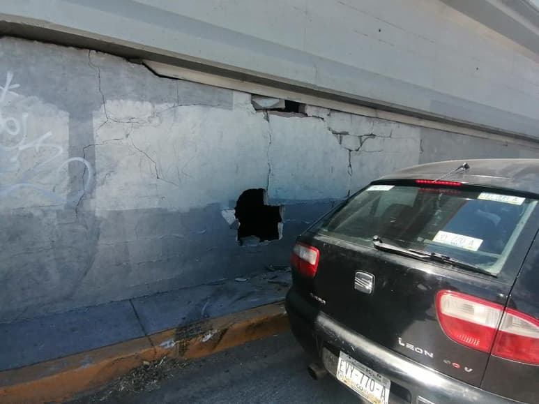Los hechos ocurrieron minutos después de las 12:00 horas sobre el periférico Raúl López Sánchez, a la altura del bulevar Torreón-Matamoros.
(EL SIGLO DE TORREÓN)