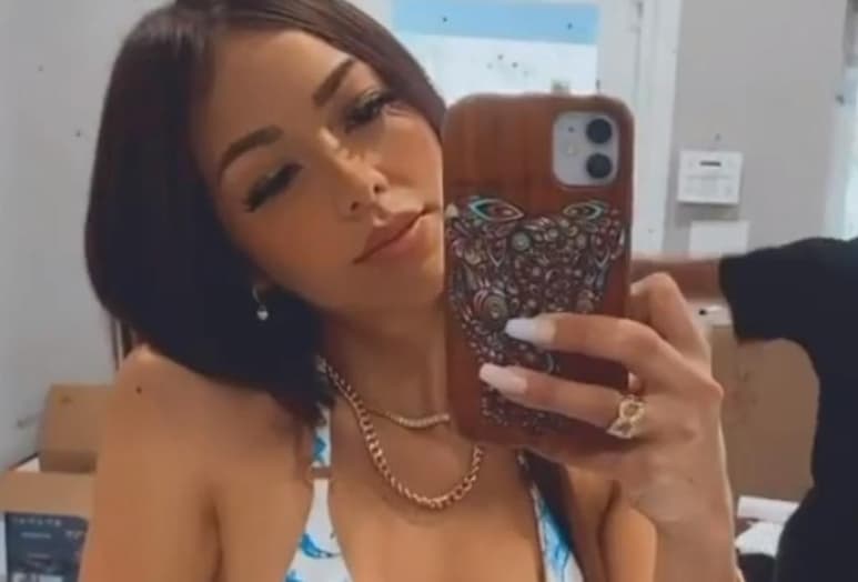 La joven 'influencer' se mostró con un atuendo playero en Instagram (@CAELIYT)