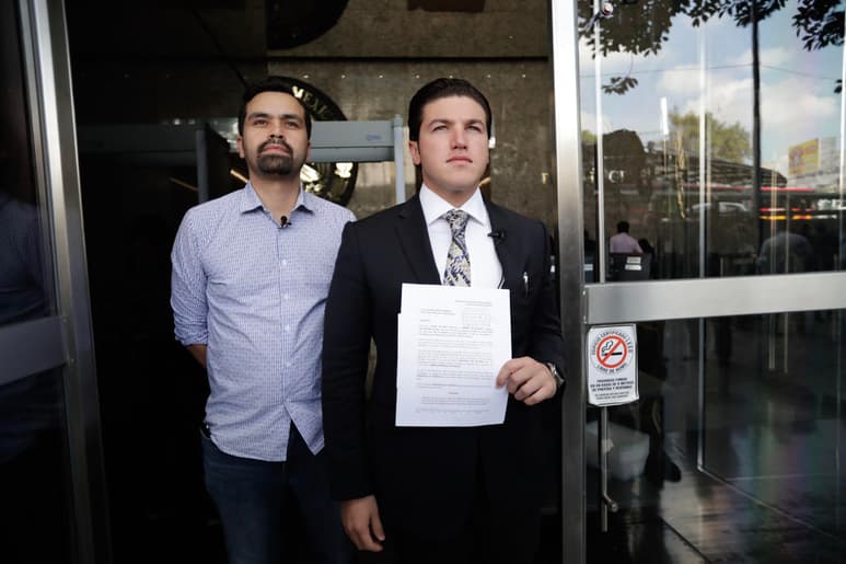 Luego de que Adrián de la Garza Santos, candidato de la coalición PRI-PRD al gobierno de Nuevo León, demandará por presuntas operaciones realizadas con recursos de procedencia ilícita a Samuel García Sepulveda, candidato de Movimiento Ciudadano por la misma entidad, Clemente Castañeda, coordinador nacional de MC, resaltó que tanto García Sepulveda, como todos los candidatos y candidatas del partido, cuentan con el respaldo total de la dirigencia para afrontar los ataques y la guerra sucia en su contra. (ARCHIVO)