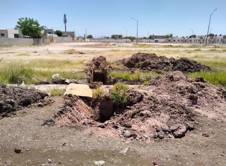 Empleados de una constructora ejecutaron distintas excavaciones en la colonia Rincón La Joya. (EL SIGLO DE TORREÓN)