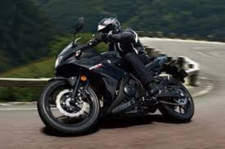 Suzuki Motor de México y la Procuraduría Federal del Consumidor (Profeco) hicieron un llamado para que los dueños de las motos Suzuki Modelo GSX250R las lleven a revisión ante un posible mal funcionamiento de la bombilla del faro. (Especial) 