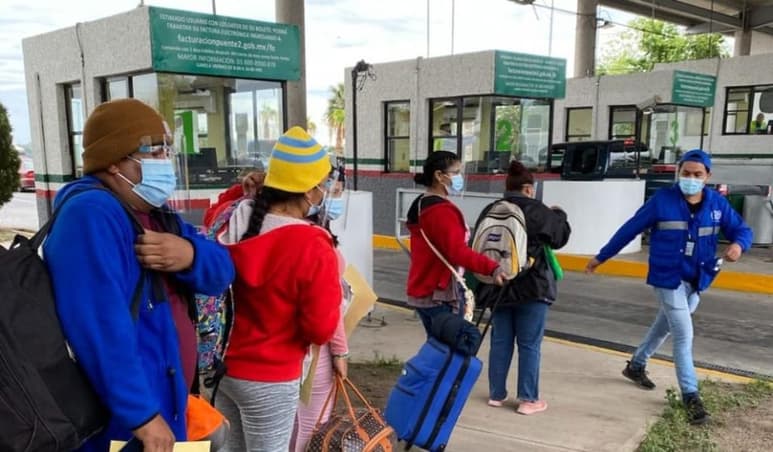 En un periodo de cuatro días de operaciones en Piedras Negras, del punto de cruce de migrantes con casos activos en el programa de Protocolos de Protección a Migrantes (MPP por sus siglas en inglés), suman 125 las personas que han logrado ingresar a los Estados Unidos y continuar con su proceso en aquel país. (OIM MÉXICO)