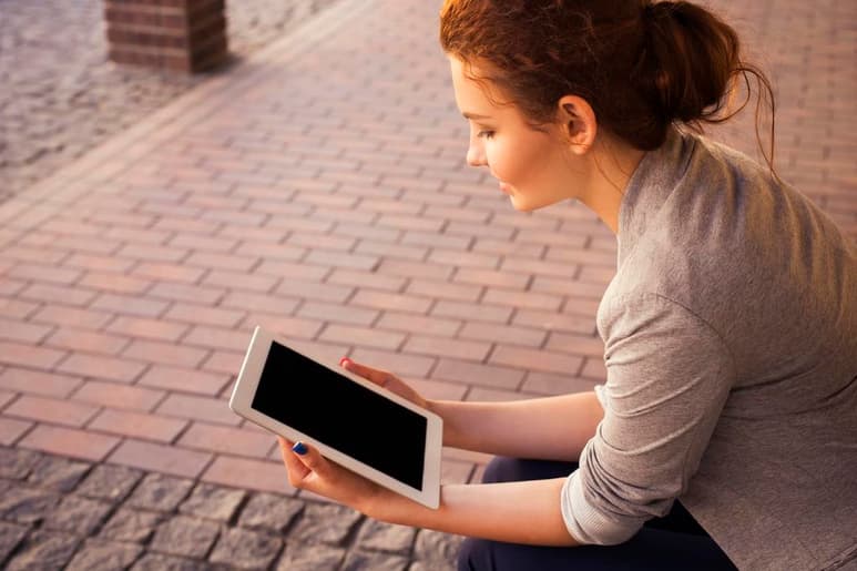La lectura en formato digital de libros, revistas y periódicos registra los incrementos más altos desde 2016, arrojan los resultados del Módulo sobre Lectura (MOLEC) 2021 del Instituto Nacional de Estadística y Geografía (INEGI), que señala que el porcentaje de población lectora de libros en formato digital pasó de 6.8 a 21.5% entre 2016 y 2021; que los lectores de revistas aumentaron de 2.6 a 21.6% y los de periódicos digitales, de 5.6 a 21.3 por ciento. (Especial)