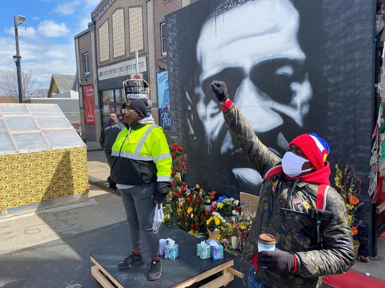 El veredicto de culpabilidad contra el exagente Derek Chauvin por el asesinato del afroamericano George Floyd puede sentar un 'precedente' para impulsar los cambios necesarios que reduzcan la violencia contra las minorías raciales en Estados Unidos. (ARCHIVO)