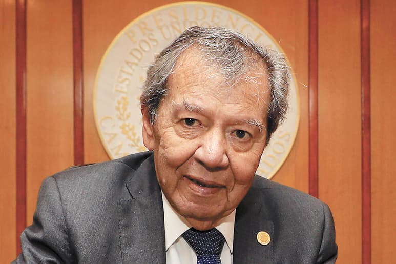 Porfirio Muñoz Ledo considera que en el gobierno federal y en el movimiento conocido como la Cuarta Transformación hay una tendencia a un Estado más duro, y señala a un grupo de ideólogos y pragmáticos para quienes la 4T el proyecto ahora es violar la actual Constitución.
(EL UNIVERSAL)