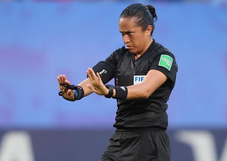 La Comisión de Árbitros de la FIFA ha designado a 99 colegiados (25 árbitros, 50 árbitros asistentes, 20 árbitros de vídeo y cuatro árbitros de apoyo) de 51 países para dirigir los Torneos Olímpicos de Futbol de Tokio 2020. (ESPECIAL)