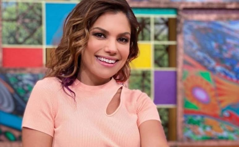 Desde su perfil de Instagram, la presentadora de televisión 'enamoró' a sus seguidores con su físico en traje de baño (@TABATAJALILOFICIAL)