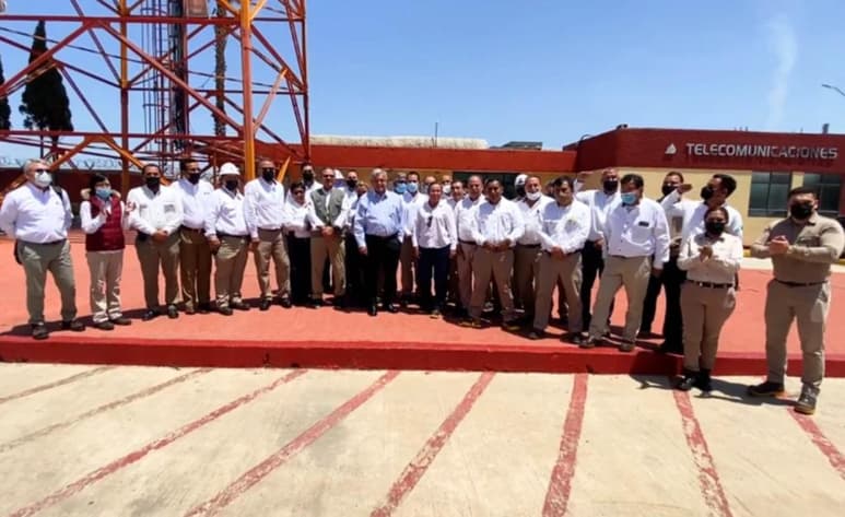 Pese a la veda electoral, el presidente Andrés Manuel López Obrador aseguró que, de la mano de trabajadores y autoridades se rescatará a Petróleos Mexicanos (Pemex), pues señaló que el petróleo no es del gobierno o del Estado, sino de la nación y de todos los mexicanos. (ESPECIAL)