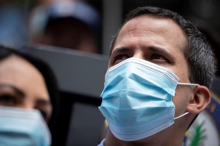 El líder opositor venezolano Juan Guaidó se unió este domingo a una protesta que reclama un plan de vacunación para el país caribeño que esté supervisado por organismos internacionales. (ARCHIVO)