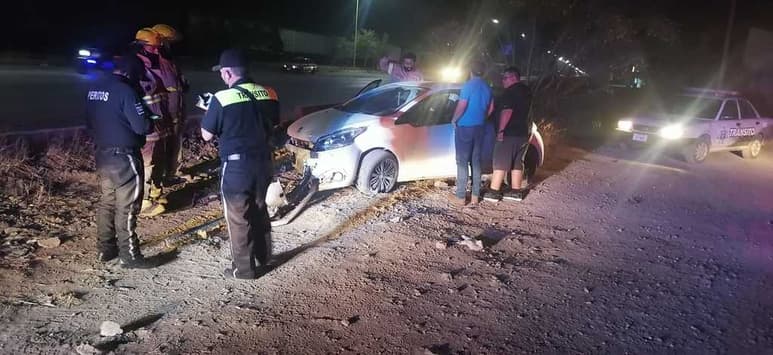 Pese a lo aparatoso del percance, el conductor salió ileso. (EL SIGLO DE TORREÓN)